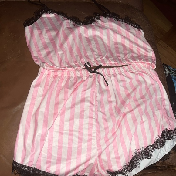 Bed/lounge set pink and black, with lace finish - Picture 1 of 3